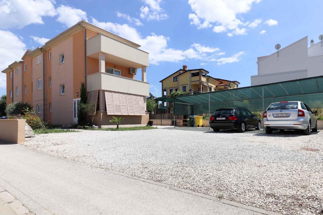 Sunshine Apartments Funtana With Balcony And Sea View Kültér fotó