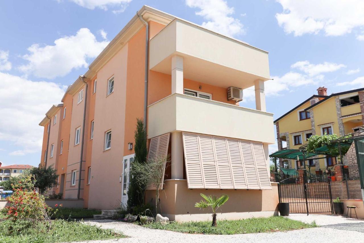 Sunshine Apartments Funtana With Balcony And Sea View Kültér fotó