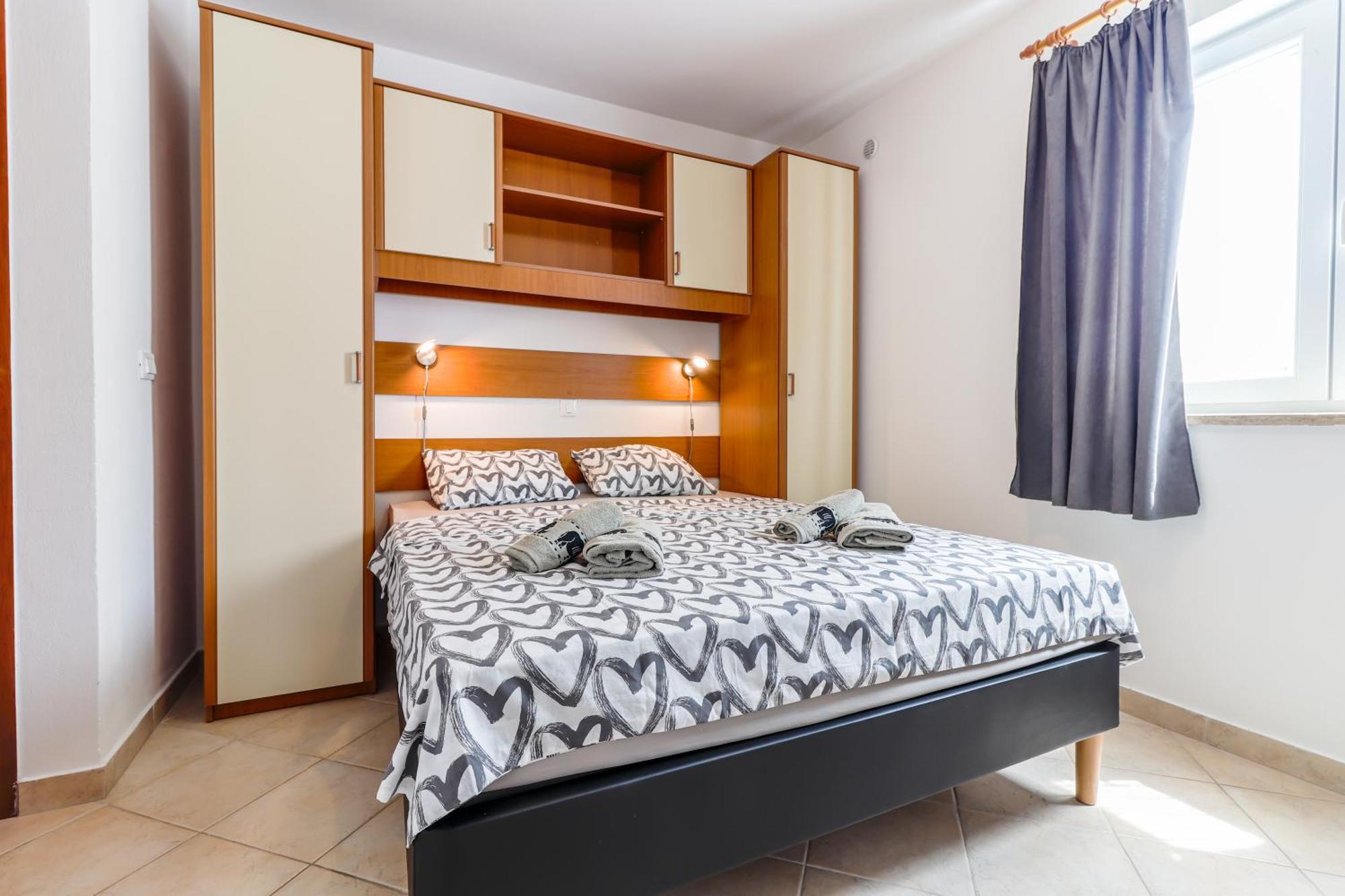 Sunshine Apartments Funtana With Balcony And Sea View Kültér fotó