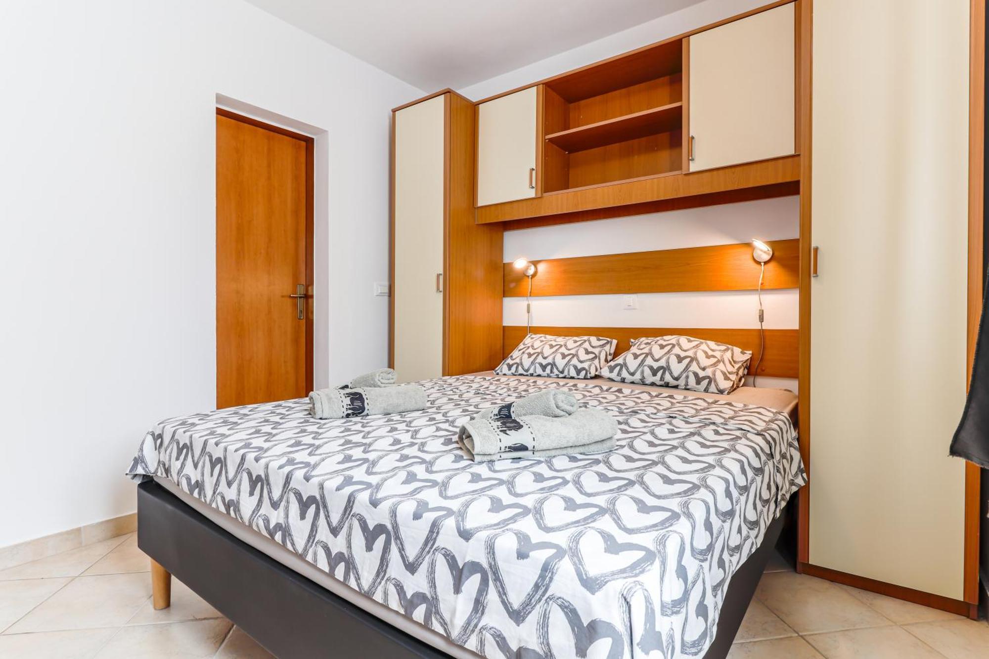 Sunshine Apartments Funtana With Balcony And Sea View Kültér fotó